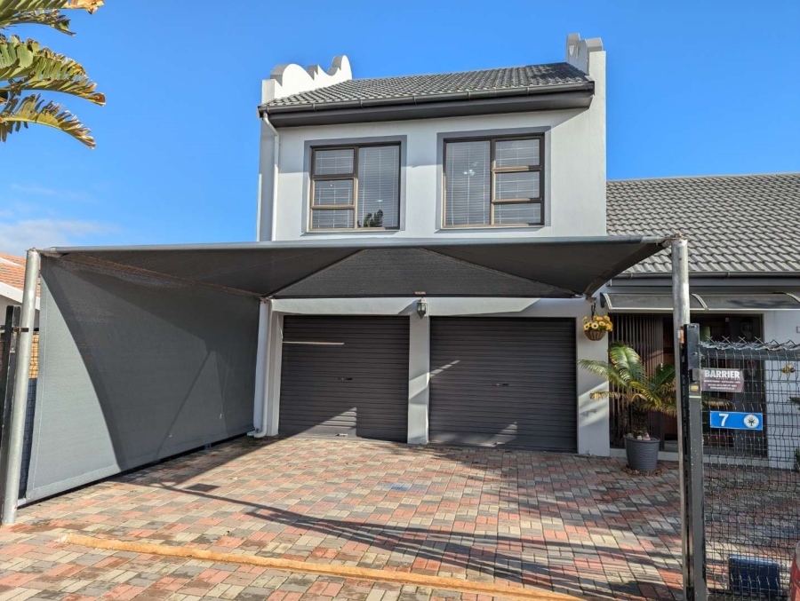 5 Bedroom Property for Sale in Fraaiuitsig Western Cape